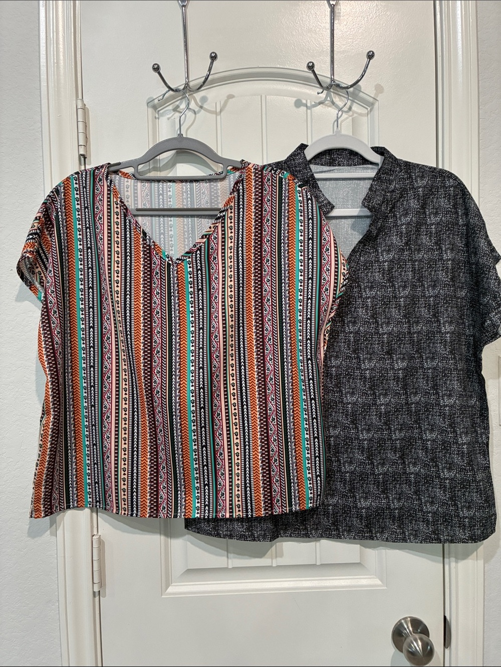 Striped V-Neck Short Sleeve Top in Multicolor $ black & white top NWOT